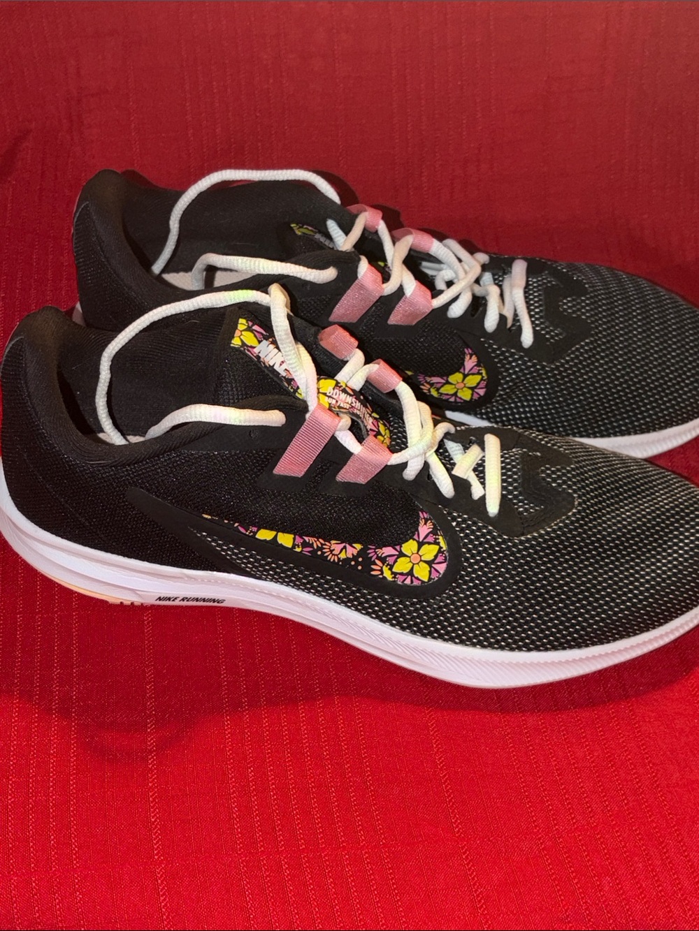 Women’s Size 9.5 NIKE DOWNSHIFTER RUNNING SHOES Black w/ Pink & Yellow Floral